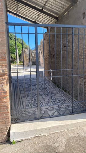 Naples, Capri, Sorrento, and Pompeii 112