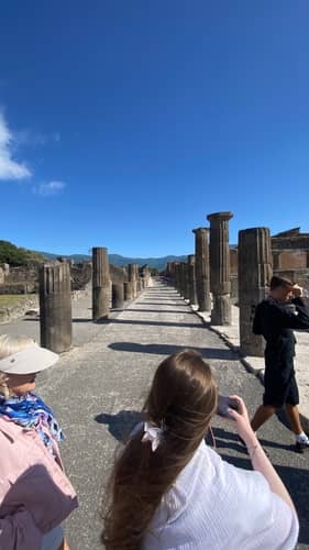 Naples, Capri, Sorrento, and Pompeii 115