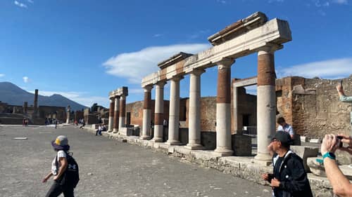 Naples, Capri, Sorrento, and Pompeii 117