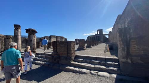 Naples, Capri, Sorrento, and Pompeii 121
