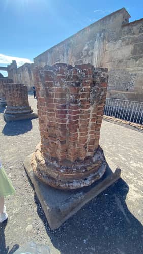 Naples, Capri, Sorrento, and Pompeii 123